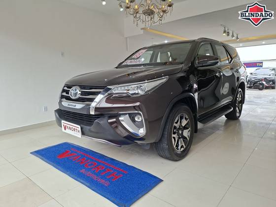 TOYOTA HILUX SW4 2.8 SRX DIAMOND 4X4 7 LUGARES 16V TURBO INTERCOOLER DIESEL 4P AUTOMÁTICO